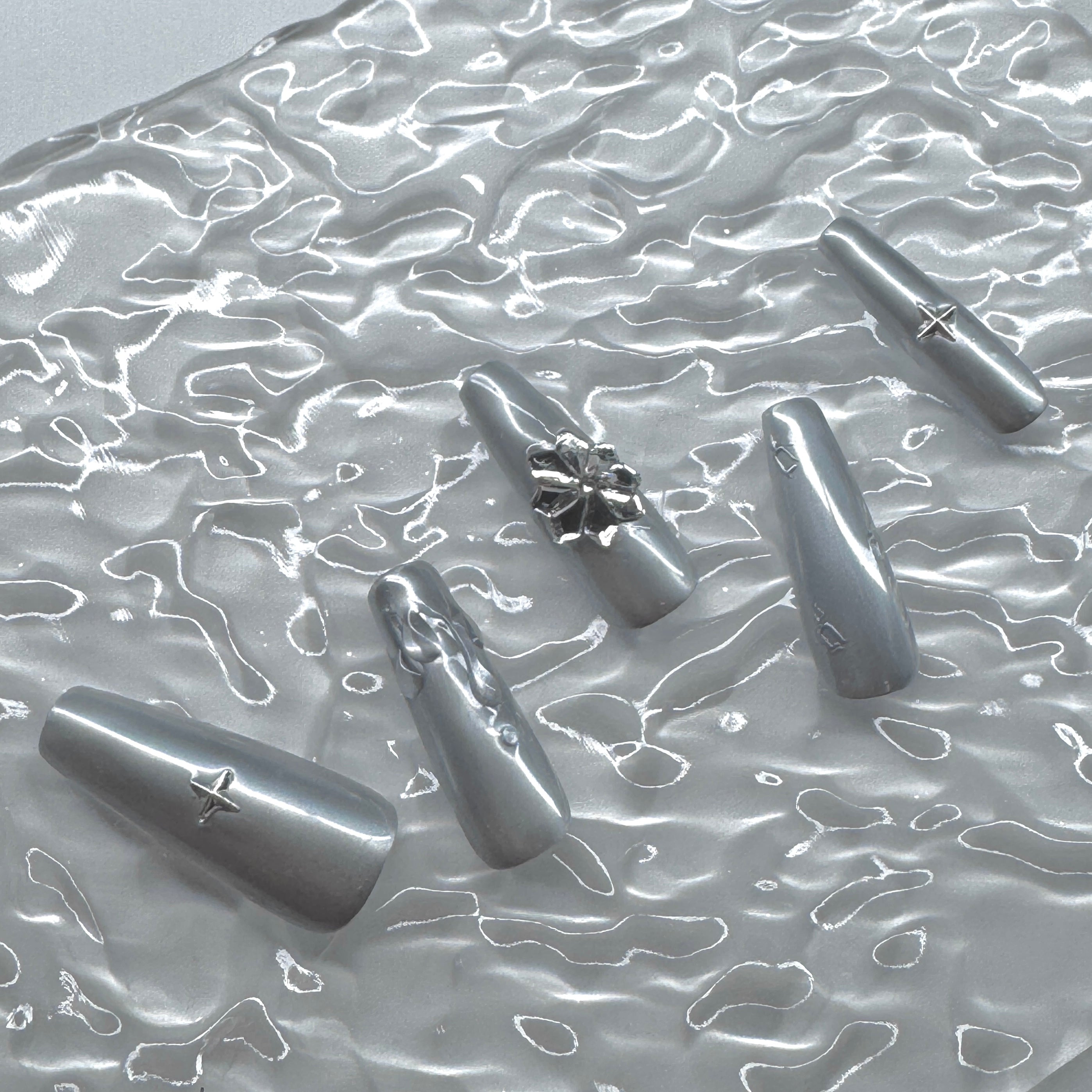 Candle's Chrome Guidance Press-On Nails Set